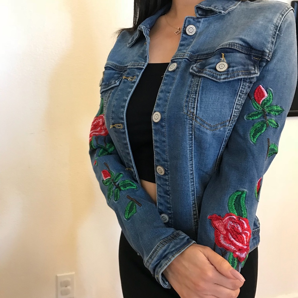 •LAST ONE• Rose Embroidered Denim Jacket - Picture 2 of 8